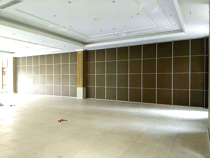 宜賓香街大酒樓活動(dòng)隔斷安裝完成
