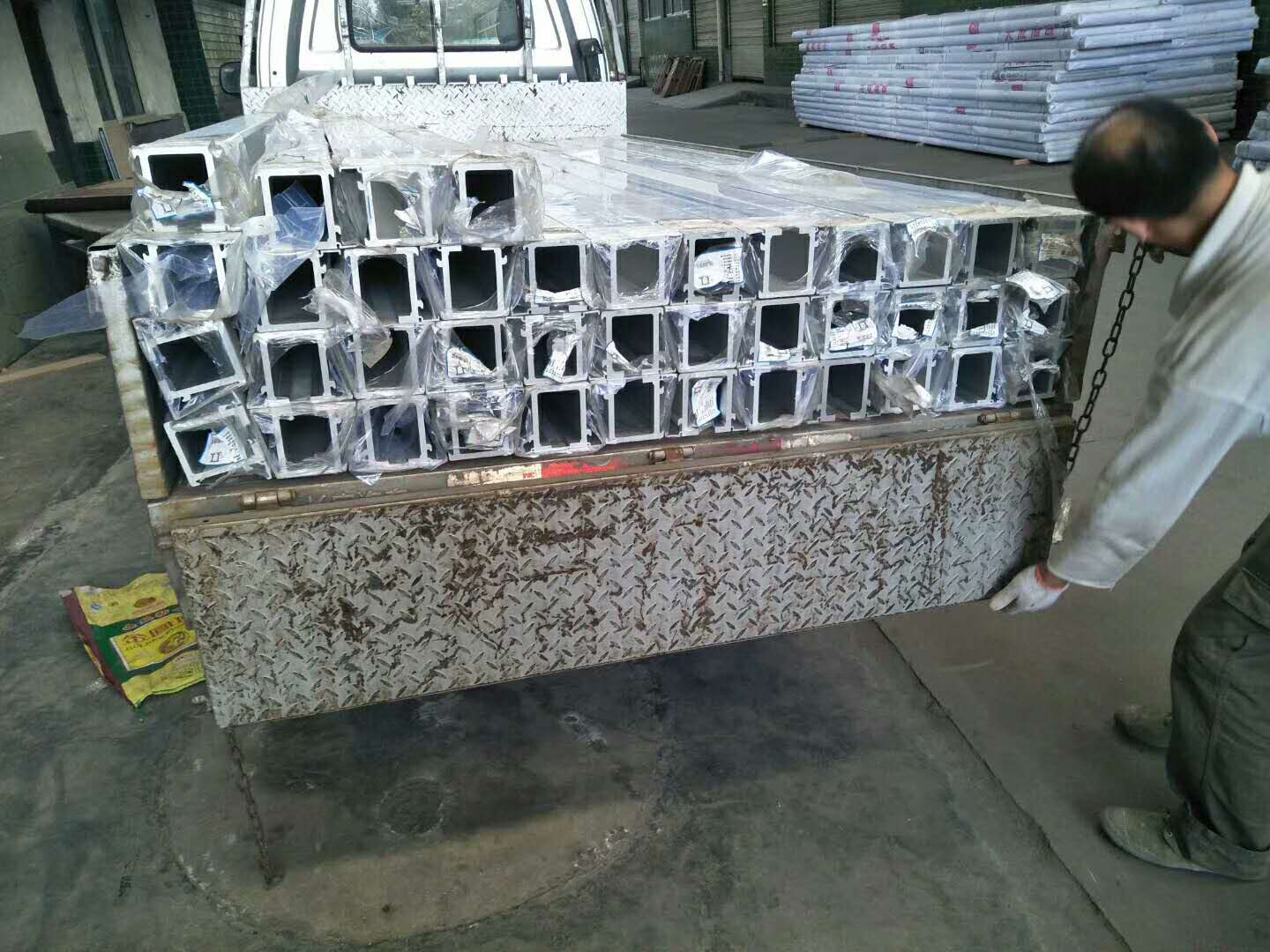 活動隔斷基材